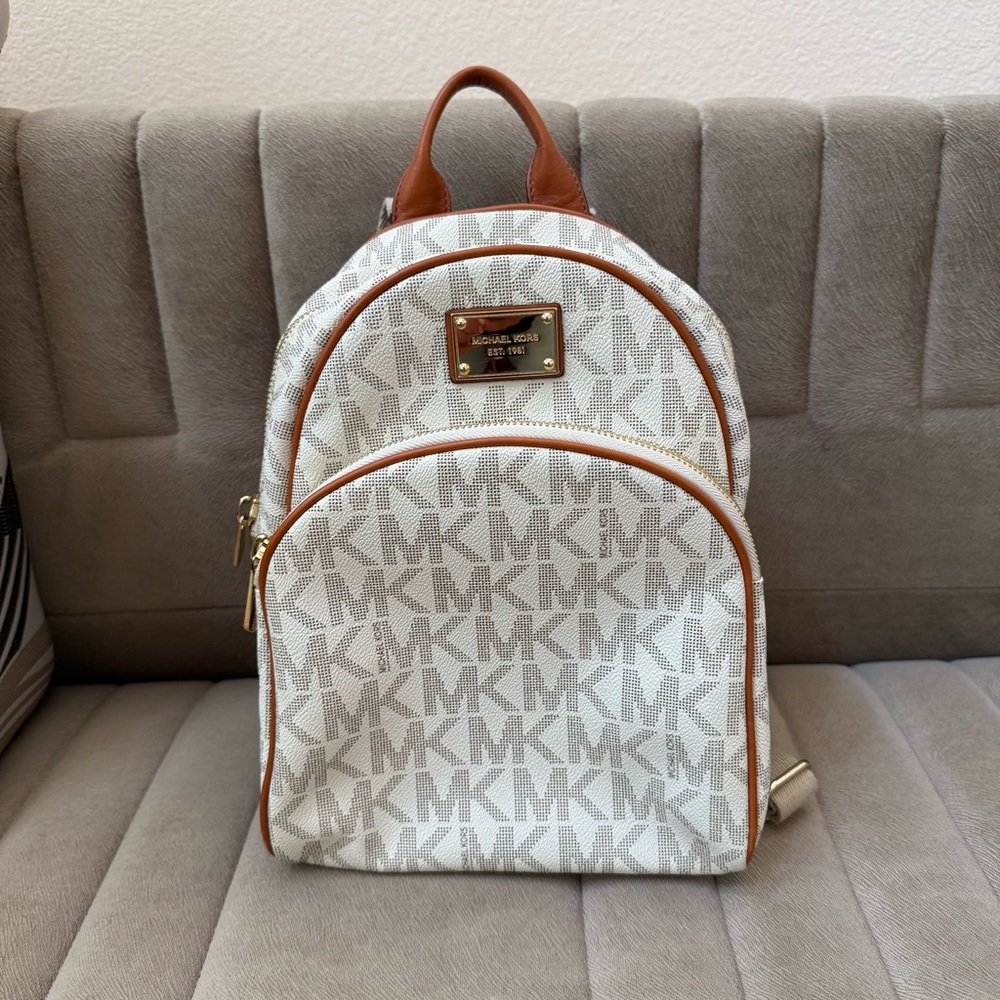 Michael Kors MK Jet Set Monogram Backpack Vanilla